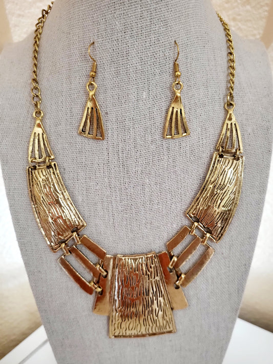 Golden faux fashion necklace set