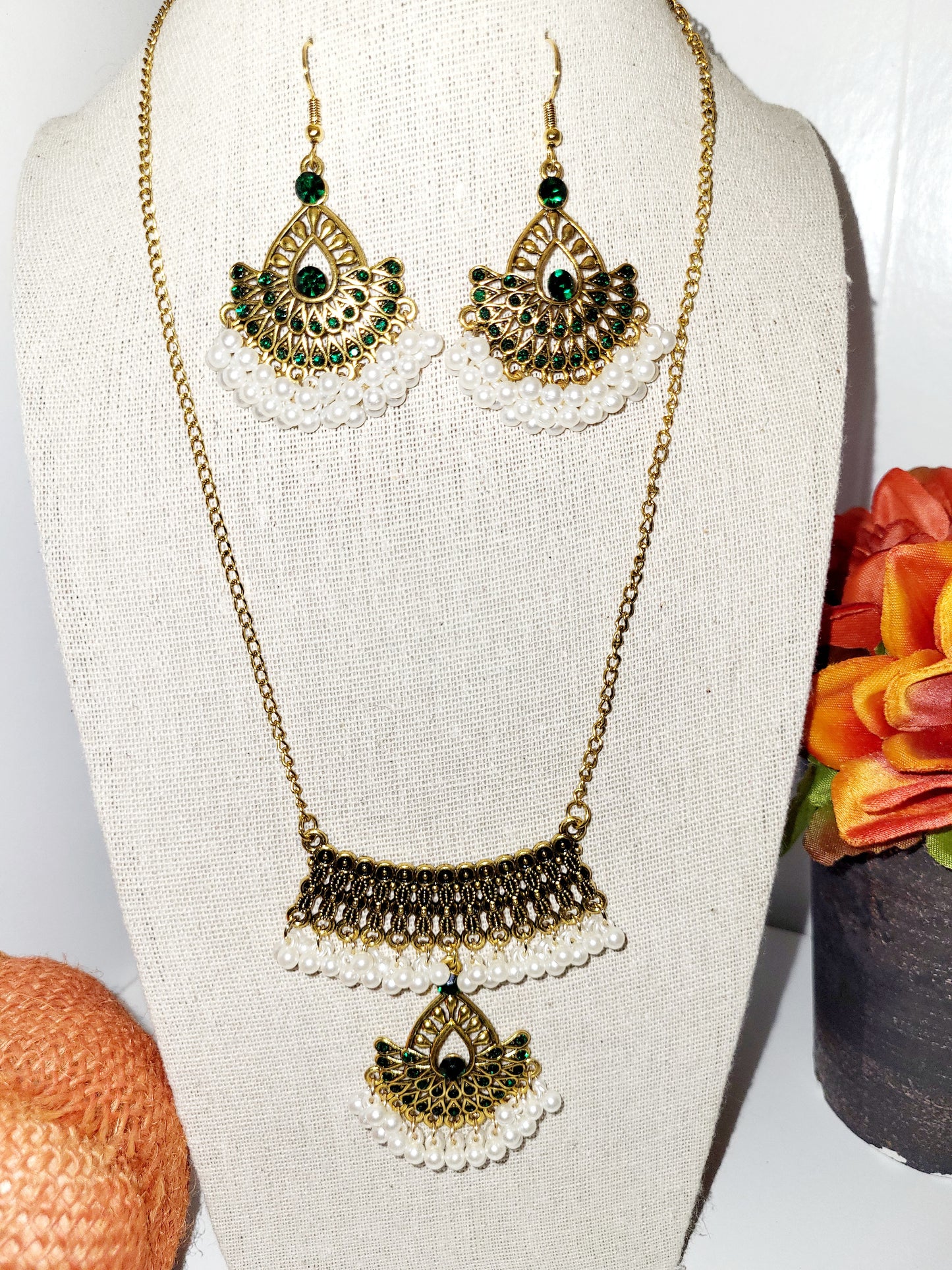 Vintage green and Faux pearl necklace and earrings set