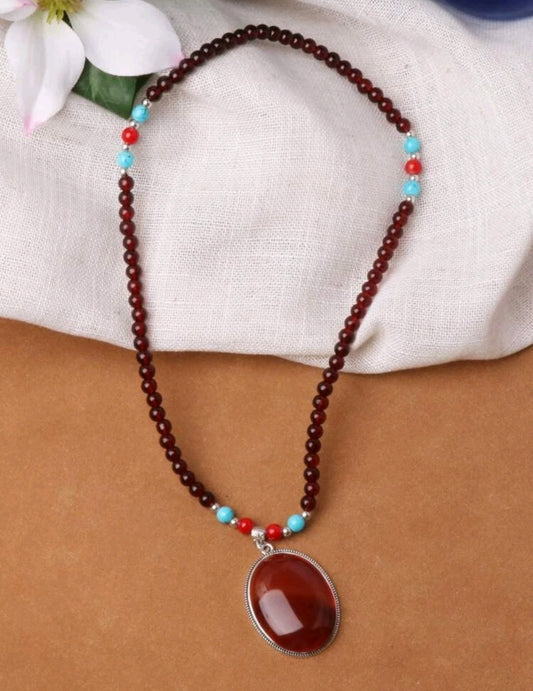 Oval charm beaded necklace burgundy