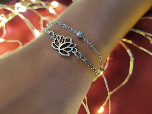 set of silver bracelet